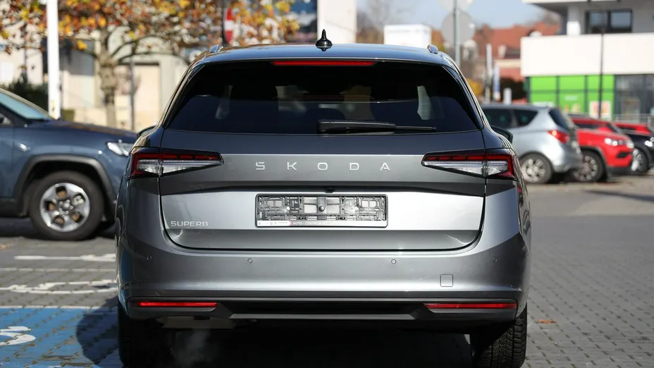 SKODA Superb -