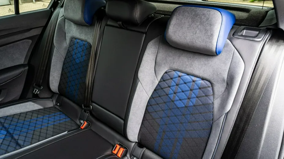 VOLKSWAGEN Golf -