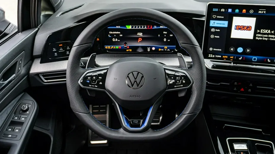 VOLKSWAGEN Golf -