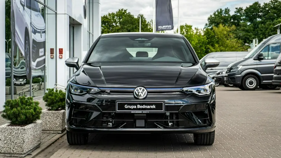 VOLKSWAGEN Golf -