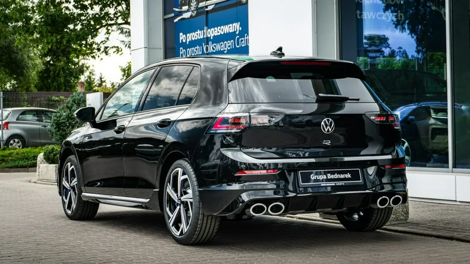 VOLKSWAGEN Golf -