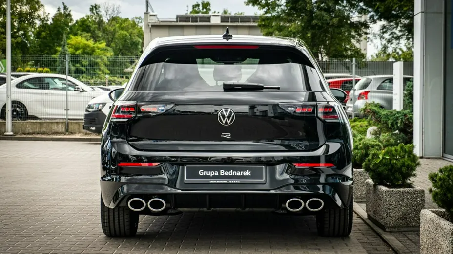 VOLKSWAGEN Golf -