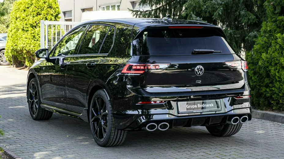 VOLKSWAGEN Golf -