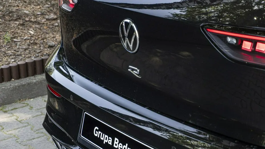 VOLKSWAGEN Golf -