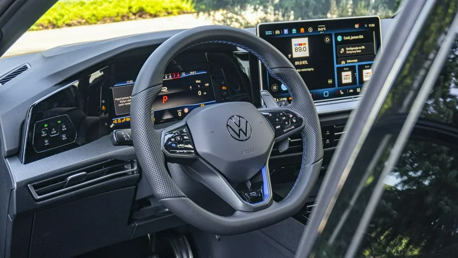 VOLKSWAGEN Golf -