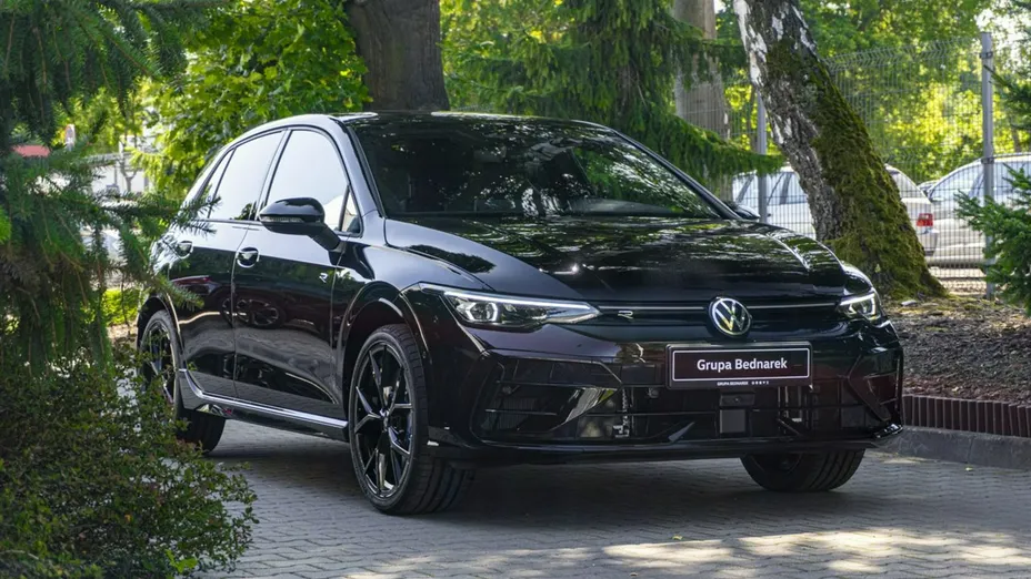 VOLKSWAGEN Golf -