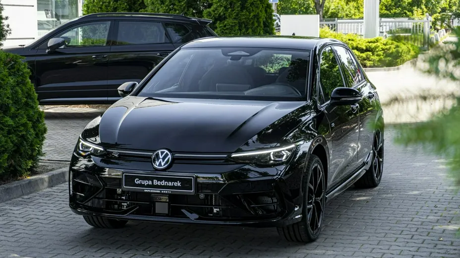 VOLKSWAGEN Golf -