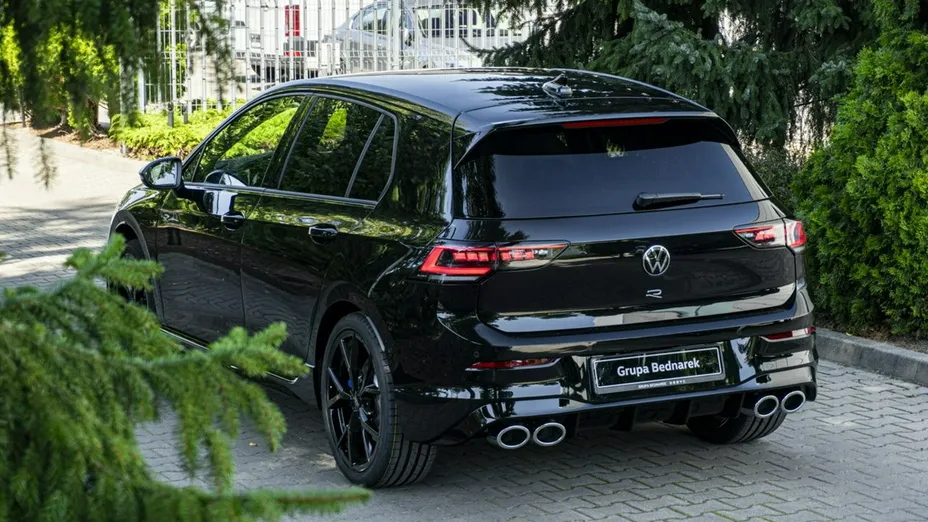 VOLKSWAGEN Golf -