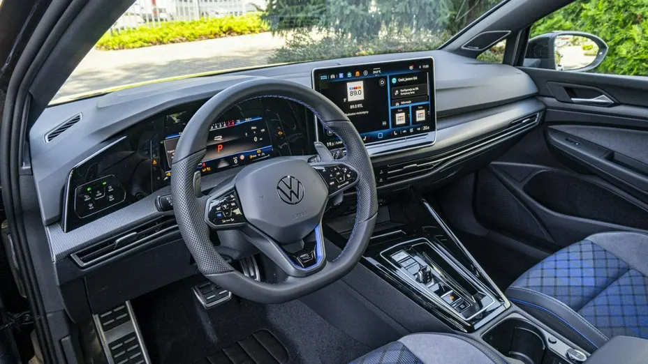VOLKSWAGEN Golf -