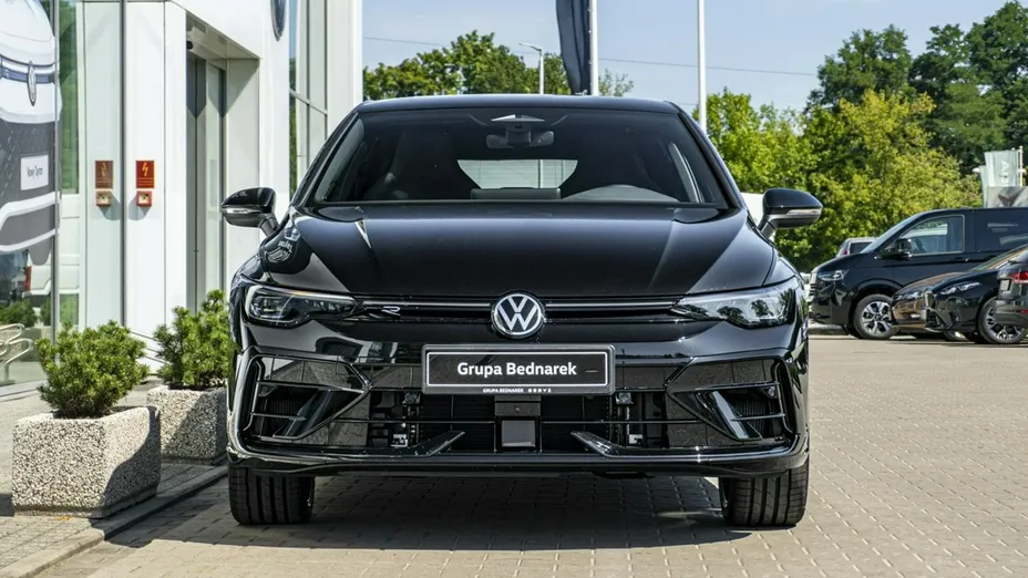 VOLKSWAGEN Golf -