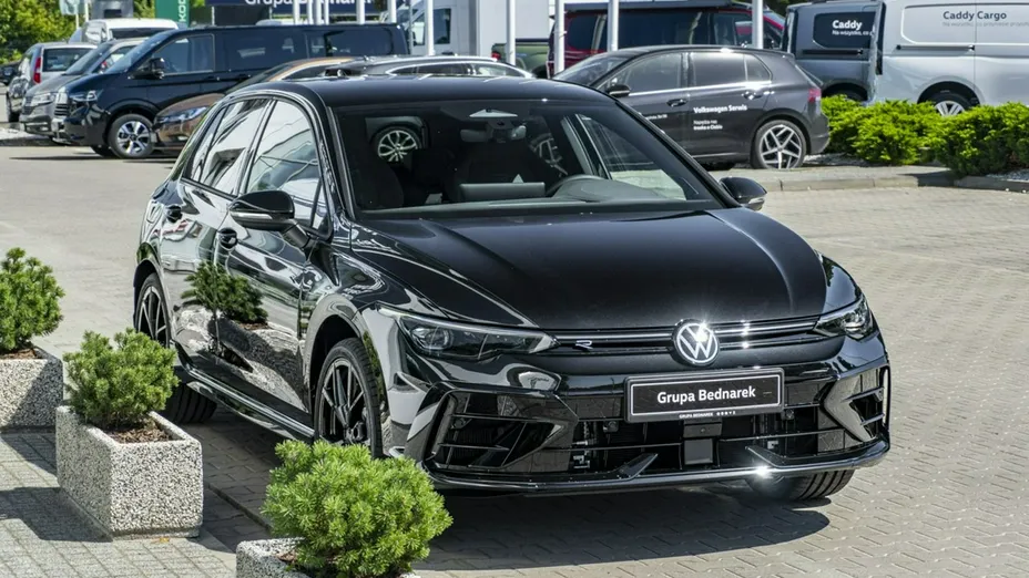VOLKSWAGEN Golf -