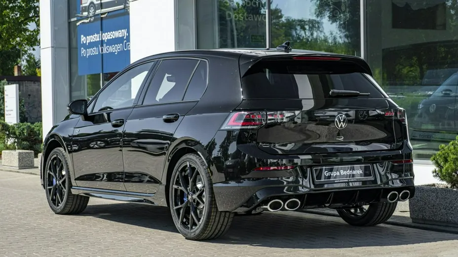 VOLKSWAGEN Golf -