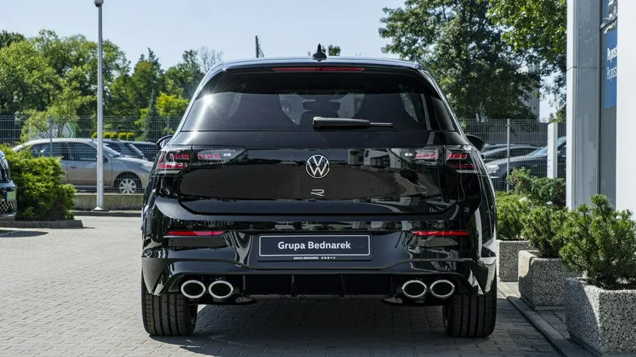 VOLKSWAGEN Golf -
