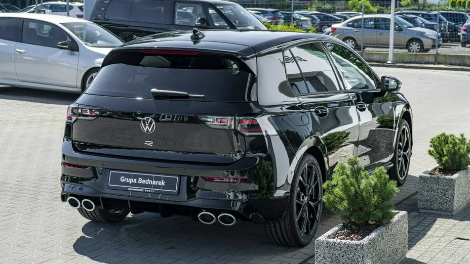 VOLKSWAGEN Golf -