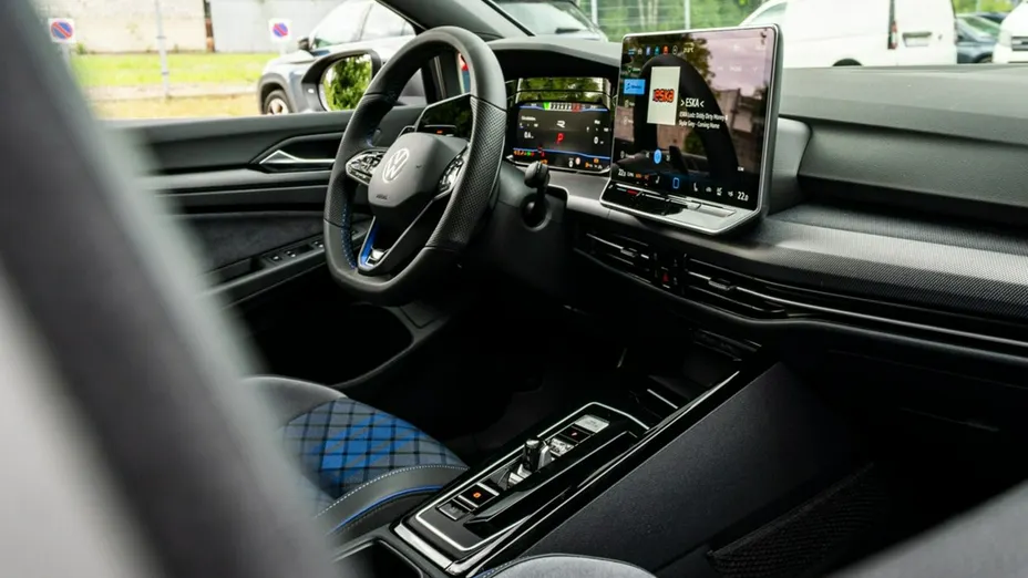 VOLKSWAGEN Golf -