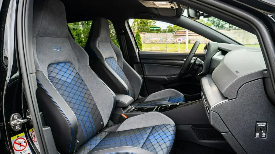 VOLKSWAGEN Golf -