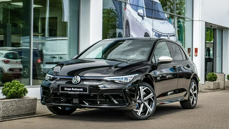 VOLKSWAGEN Golf -