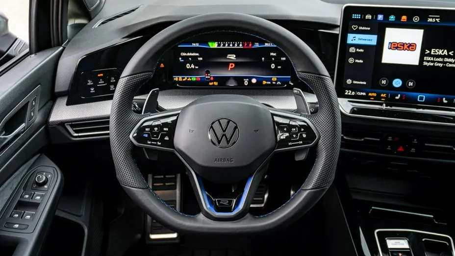 VOLKSWAGEN Golf -
