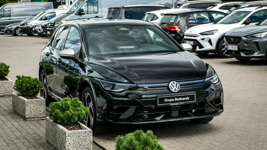 VOLKSWAGEN Golf -