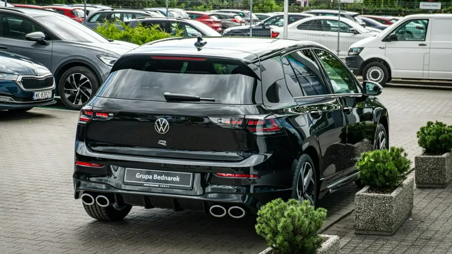VOLKSWAGEN Golf -