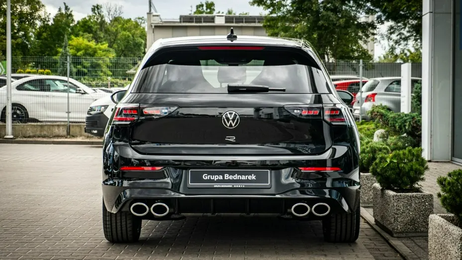 VOLKSWAGEN Golf -