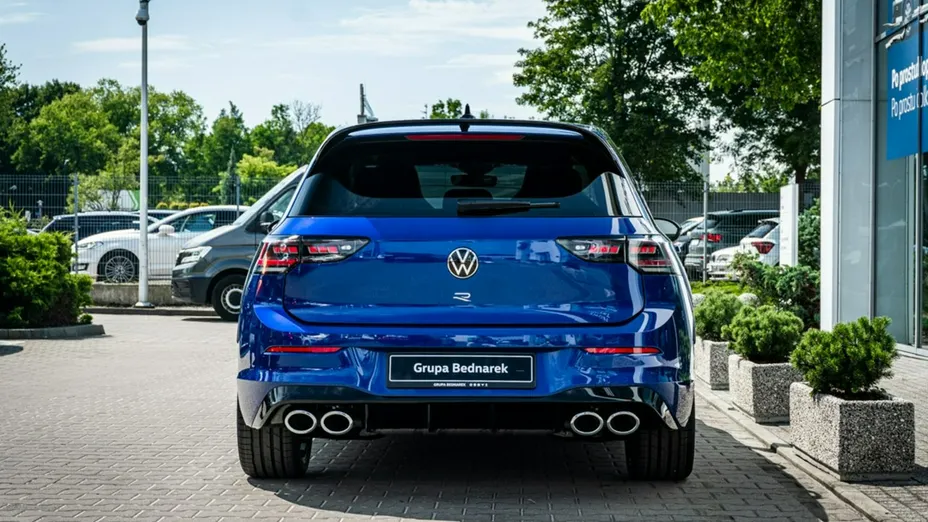 VOLKSWAGEN Golf -