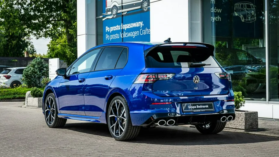 VOLKSWAGEN Golf -