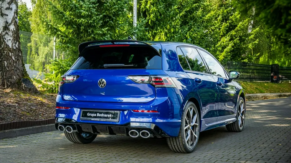 VOLKSWAGEN Golf -