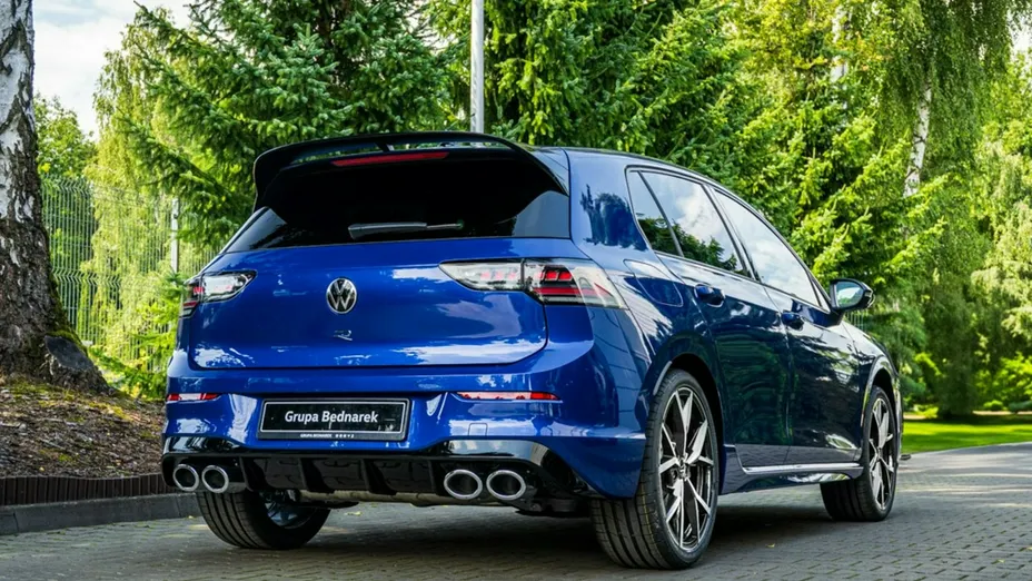 VOLKSWAGEN Golf -