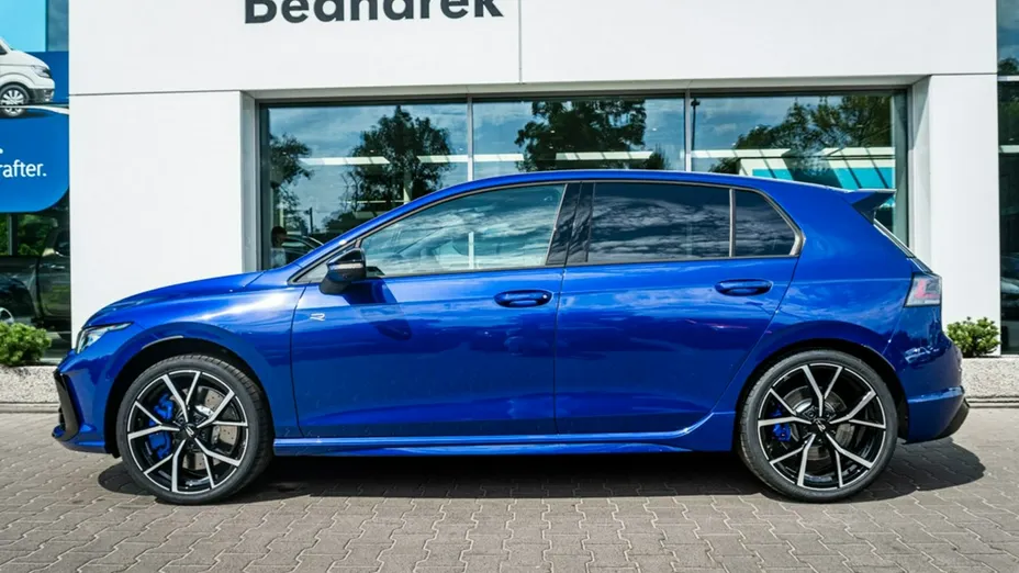 VOLKSWAGEN Golf -