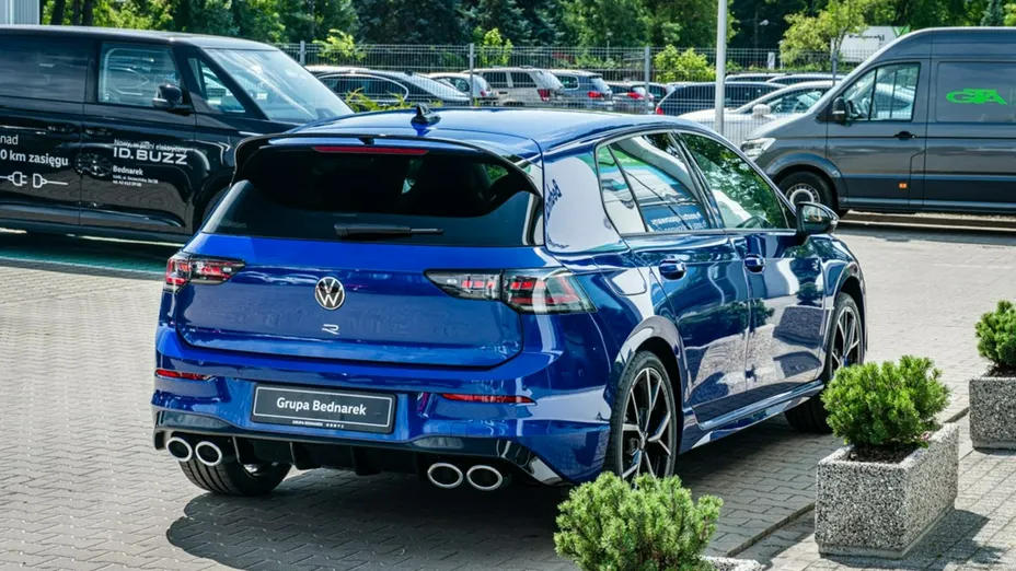 VOLKSWAGEN Golf -