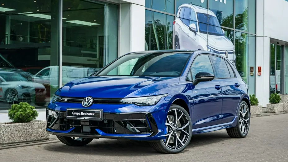 VOLKSWAGEN Golf -