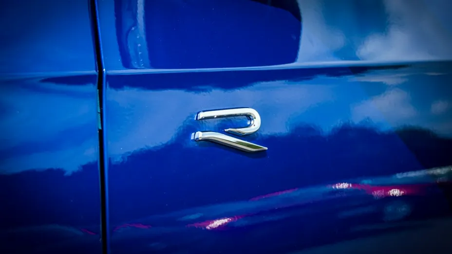 VOLKSWAGEN Golf -