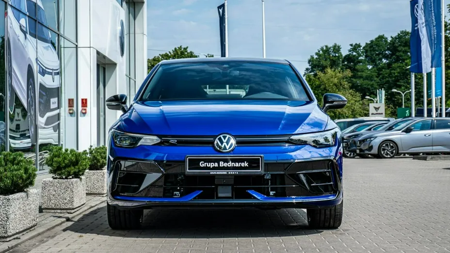 VOLKSWAGEN Golf -