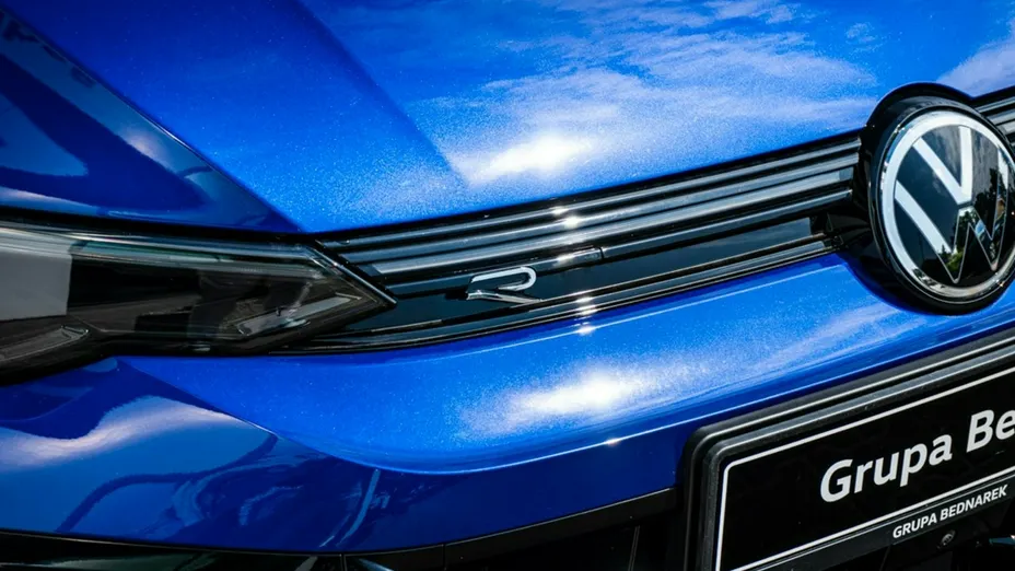 VOLKSWAGEN Golf -