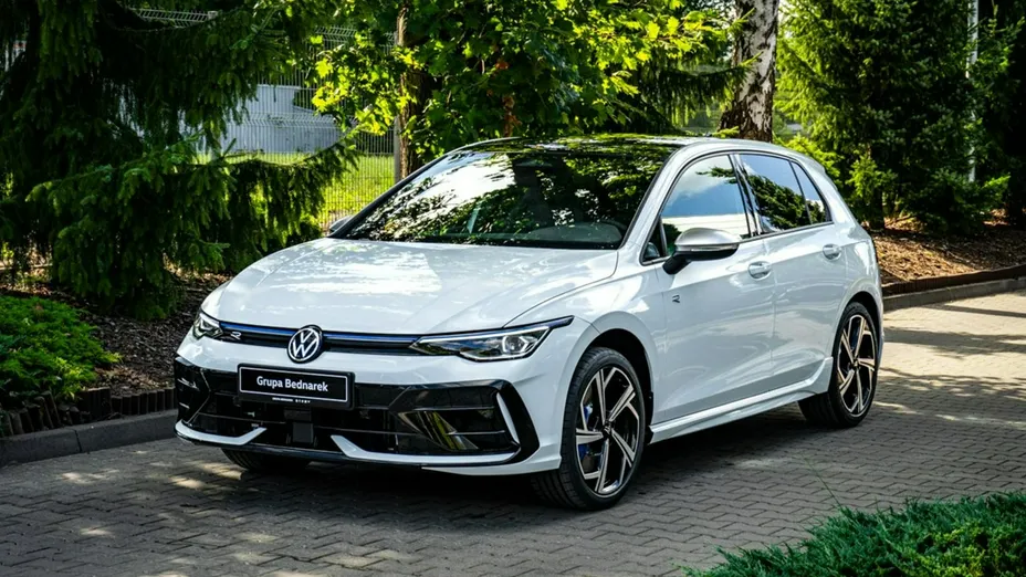 VOLKSWAGEN Golf -