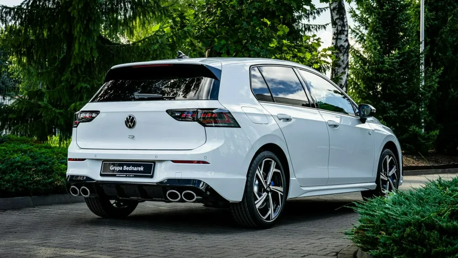 VOLKSWAGEN Golf -