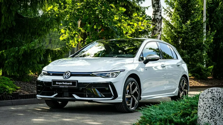 VOLKSWAGEN Golf -