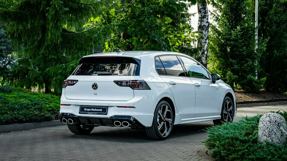 VOLKSWAGEN Golf -