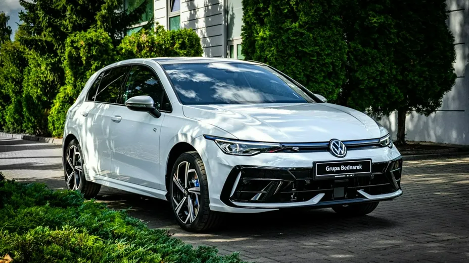 VOLKSWAGEN Golf -