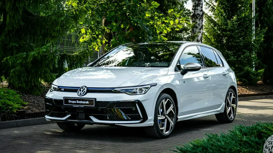 VOLKSWAGEN Golf -