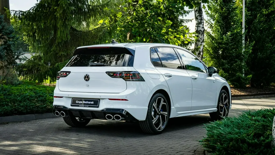 VOLKSWAGEN Golf -