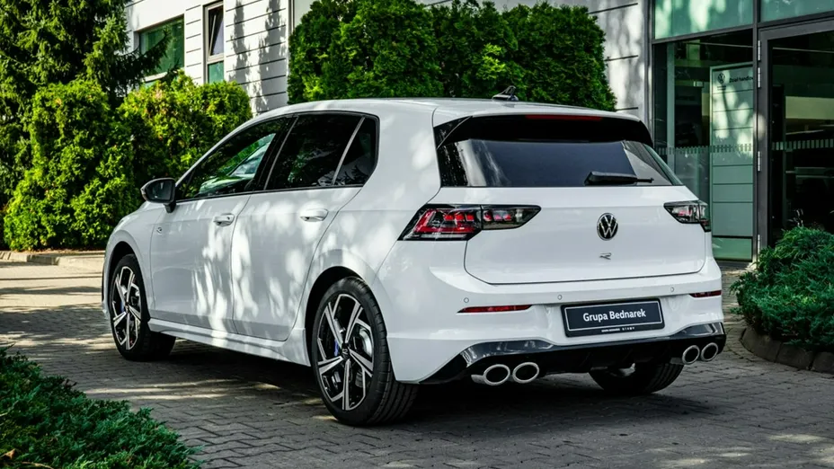 VOLKSWAGEN Golf -