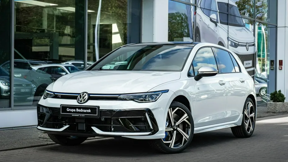 VOLKSWAGEN Golf -