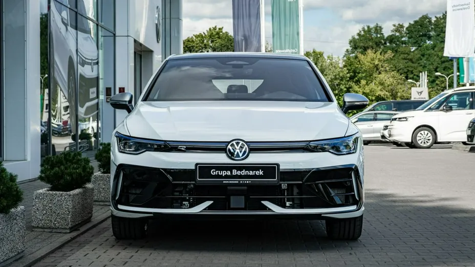 VOLKSWAGEN Golf -