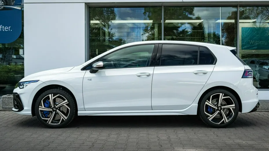 VOLKSWAGEN Golf -