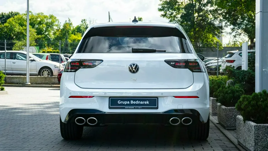 VOLKSWAGEN Golf -