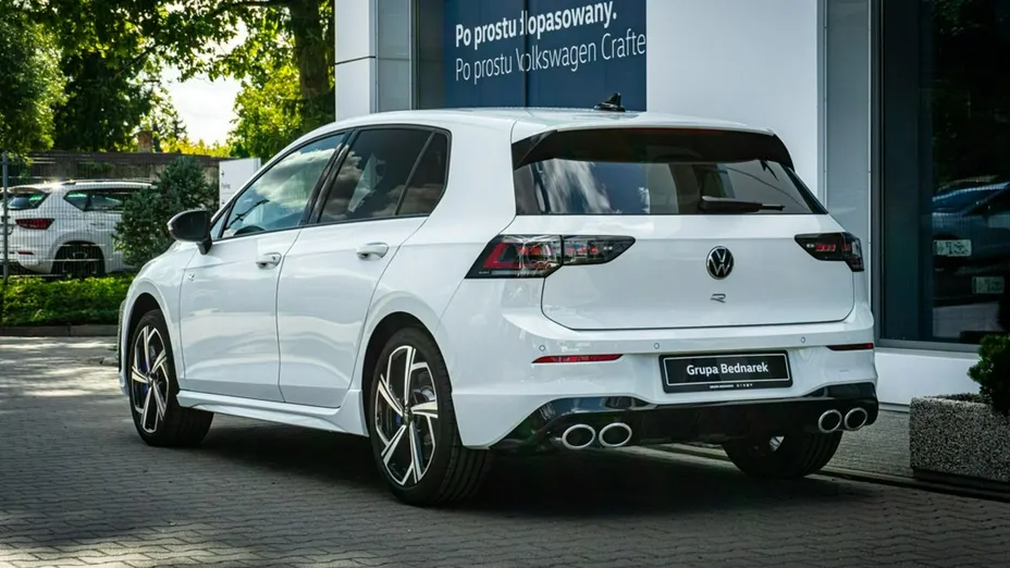 VOLKSWAGEN Golf -