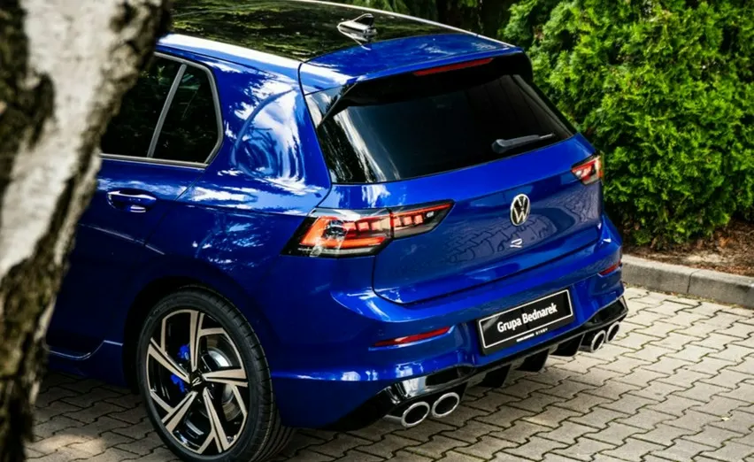 VOLKSWAGEN Golf -