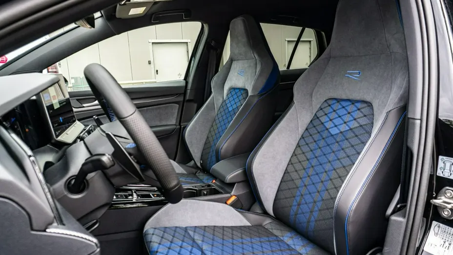 VOLKSWAGEN Golf -